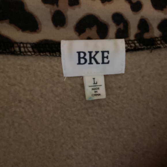 BKE Buckle Women’s Sweatshirt Pullover Leapord | Quarter Zip | Cute! - Picture 2 of 3